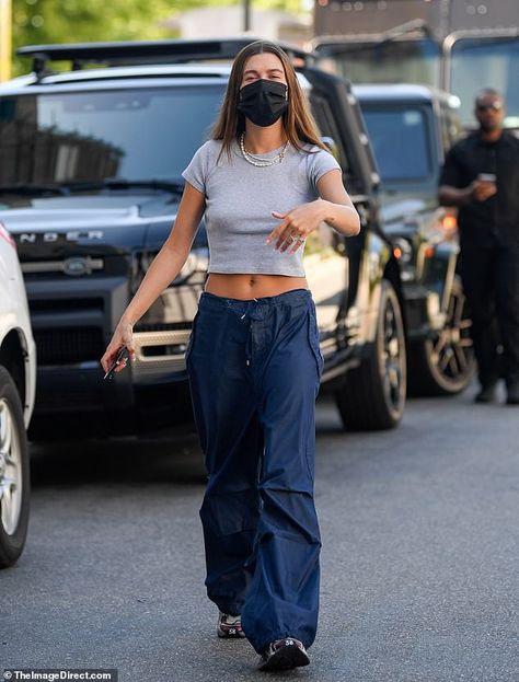 Street style: On Friday Hailey Bieber took to the streets of Los Angeles in a grey crop top and baggy navy blue cargo pants Blue Cargo Pants Outfit, Navy Blue Pants Outfit, Blue Pants Outfit, Parachute Pants Outfit, Nyc Winter Outfits, Track Pants Outfit, Cargo Outfit, Blue Cargo Pants, Cargo Pants Outfit