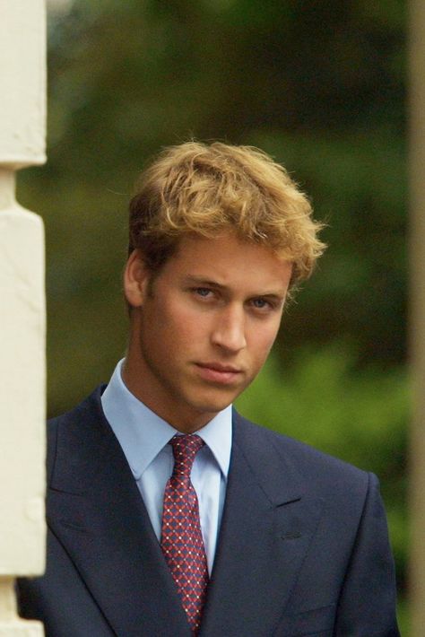 Remember When Prince William Was a Superhot Teen Idol? Prince William Hair, Prince William Son, Prince William Baby, Prince William Birthday, Prince William Girlfriends, Prince William Kids, Kate Middleton Kids, Kate Middleton Young, Prince William Wife