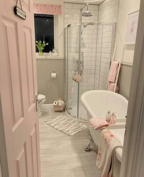 Girly Bathroom, Dream Life House, Dream Apartment Decor, Bathroom Redesign, Future Apartment Decor, Dream House Rooms, Bathroom Inspiration Decor, Pretty Room, Pink Bathroom