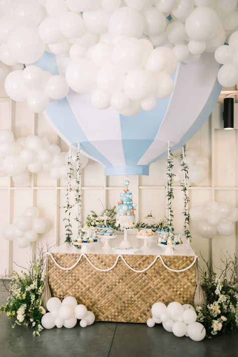 Theme Bapteme, Hot Air Balloon Party, Boho Birthday Party, Wedding Balloon Decorations, Balloon Installation, Wedding Balloons, Baby Shower Balloons, Party Balloons