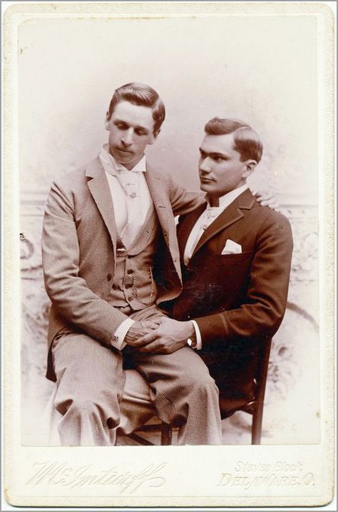 Homo History: Boy-Boy and Girl-Girl Men In Suits, Gay History, Lgbt History, Vintage Couples, Dorian Gray, History Channel, Photo Memories, Vintage Portraits, Two Men