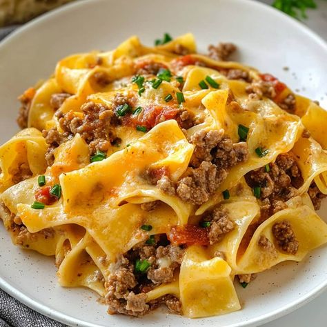 This sour cream noodle bake is full of so much goodness! With tender noodles, ground beef, and plenty of cheese, it's so creamy and satisfying. Hamburger Noodle Bake, Recipes With Frozen Noodles, Dinner Ideas With Egg Noodles, Recipes Using Egg Noodles, Recipes With Egg Noodles, Ground Meat Recipes For Dinner, Sour Cream Noodle Bake, Beef Noodle Casserole, Pasta Main Dishes