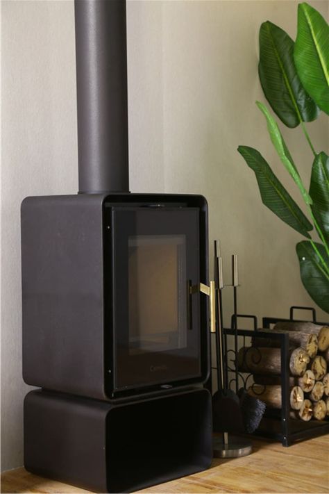 Small Wood Stoves, Indoor Wood Burning Fireplace, Wood Burning Stoves Living Room, Modern Wood Burning Stoves, Tiny Wood Stove, Small Wood Stove, Small Fireplace, Wood Heater, Freestanding Fireplace