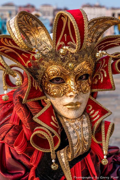 Venice Carnivale, Theme Carnaval, Venice Carnival Costumes, The Mask Costume, Costume Carnaval, Costume Venitien, Venice Mask, Venetian Carnival Masks, Carnival Of Venice