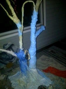 Small Fairy House, Paper Mache Tree, Halloween Diy Outdoor, Halloween Props Diy, House Tree, Haunted Forest, Spooky Trees, Fake Trees, Faeries Gardens