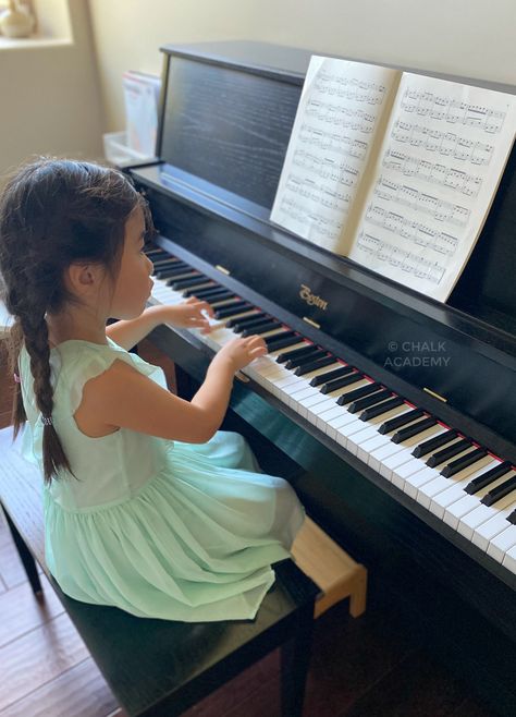 Music Lessons For Kids, Practicing Piano, Kids Instruments, Playing Instrument, Music Theory Piano, Baby Piano, Teaching Piano, Kids Piano, Japanese Kids