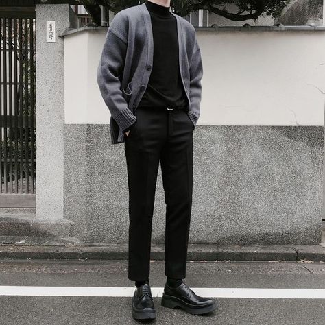 Japan Ootd, Mens Fashion Smart, Stylish Mens Outfits, Cardigan Outfits, Men Fashion Casual Outfits, Streetwear Men Outfits, 가을 패션, Mens Casual Outfits, Mode Vintage