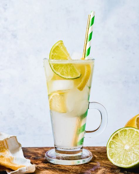 Lemon lime soda is quick to make homemade, and the freshly squeezed citrus tastes so much better than store bought! #lemonlimesoda #soda #lemonlime #sparkling #sodawater #clubsoda #drink #easydrink Lemonade With Lemon Juice, Soda Bubbles, Italian Cream Soda, Citrus Drinks, Lemon Soda, Sparkling Lemonade, Flavored Sparkling Water, Homemade Soda, Italian Soda