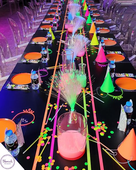 Neon lights, birthday nights! Table's set, ready for delights! ✨🎉 Glow In The Dark Table Setting, Neon Table Setting, Neon Table Decor, Neon Table Decorations, Neon Party Table, Ft Calls Pictures, Sweet 13, Neon Birthday Party, Glow In The Dark Party