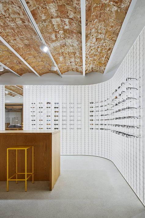 Sunglass Store Design, Eyewear Store Design, Commercial And Office Architecture, Retail Store Interior Design, Glass Store, Jewelry Store Design, Brand Aesthetic, Optical Shop, Eyewear Shop