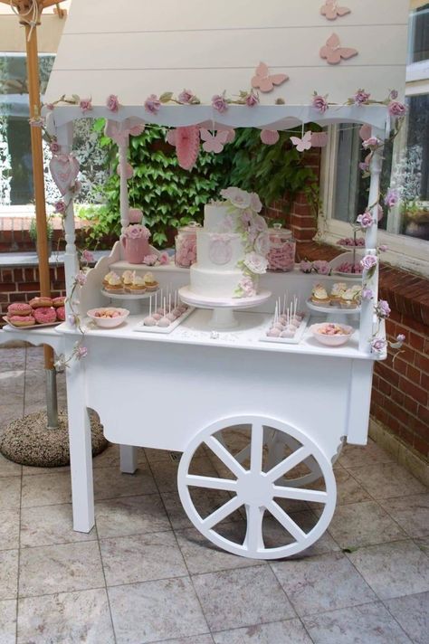 White Candy Cart With Balloons, Dessert Cart Decor, Candy Cart Decoration Ideas, Candy Cart Decoration, Dessert Cart Ideas, Candy Cart Ideas, Cupcake Cart, Sweets Cart, Girl Graduation Party