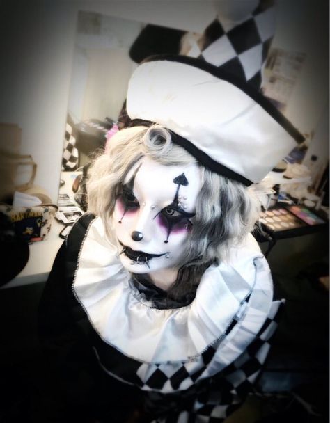 Vkei Make Up, Gothic Clown Makeup, Dark Clowncore, Emo Clown, Vkei Makeup, Jester Makeup, Navy Outfits, Pierrot Clown, Circus Aesthetic