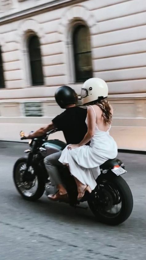 Pre Wedding Photoshoot Motorcycle, Wedding Photo Motorcycle, Motorcycle Elopement Photos, Wedding Motorbike, Motorcycle Bride, Motorcycle Date, Motorcycle Wedding Ideas, Moto Photoshoot, Moto Wedding