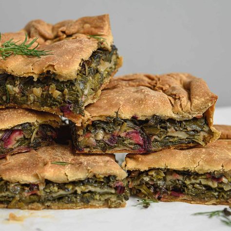 Quiche, Green Pie, Butter Beans Recipe, Greek Recipes Authentic, Vegan Greek, Spinach Pie, Beetroot Salad, Greek Cooking, Greek Dishes