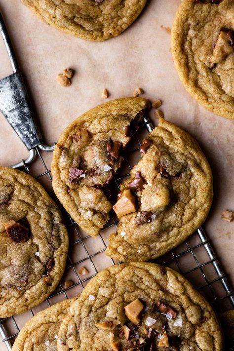 Brown Butter Heath Cookies, Heath Cookies Recipes Toffee Bits, Heath Bar Dessert, Heath Cookies, Heath Bar Cookies, Heath Bar, Brown Butter Cookies, Make Brown, Heath Bars