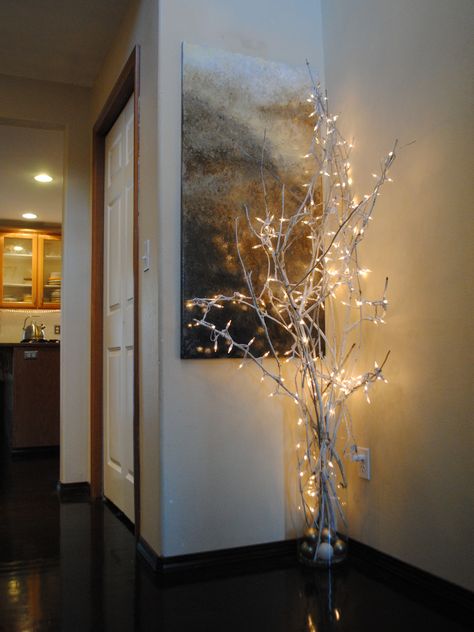 Simple DIY Christmas tree - branches from the yard, white spray paint and white lights. So easy! Winter White Christmas Decor, Tree Branch Decor Diy, Branch Christmas Tree, Light Switch Covers Diy, Painted Branches, White Tree Branches, Tree Branch Decor, Branches Diy, White Branches