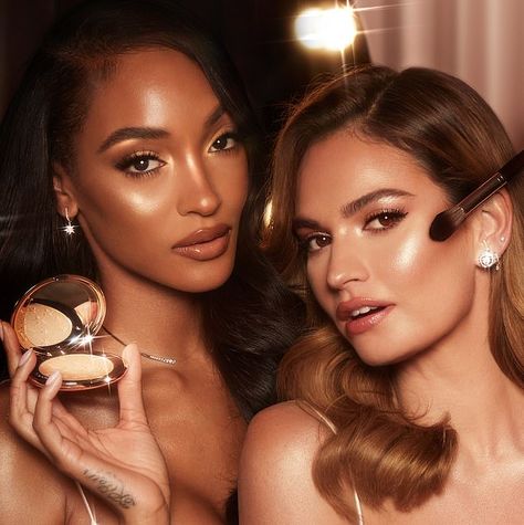 Charlotte Tilbury Highlighter, Bombshell Curls, Disco Glam, Charlotte Tilbury Makeup, Eye Makeup Styles, Lily James, Celebrity Makeup Artist, Make Up Looks, Makes You Beautiful