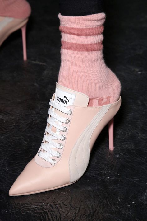 Puma Collection, Fenty Shoes, Rihanna Shoes, Funky Shoes, Cooler Look, Aesthetic Shoes, Unique Shoes, Pumas Shoes, Mode Inspo