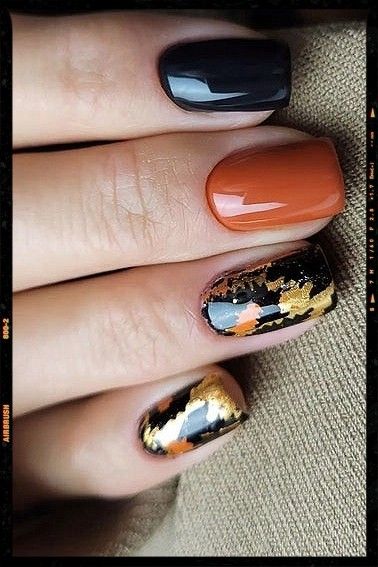 Short Nails - Thanksgiving Day - Autumn Nails Fall Nails With Foil, Orange Foil Nails, Fall Nails Metallic, Fall Gold Leaf Nails, Leaf Nail Designs, Fall Foil Nails, Nails With Sun Design, Fall Nails With Foil Flakes, Fall Nails With Gold Foil