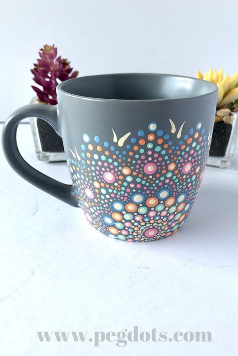 Hand Painted Coffee Mugs, Painted Coffee Mugs, Diy Pottery Painting, Painted Mandala, Diy Mugs, Hand Painted Mugs, Pottery Painting Designs, Tassen Design, Painted Cups