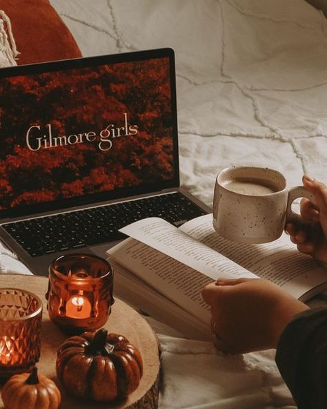 Bookish Fall Aesthetic, Fall Cosy Aesthetic, Autumn Movie Aesthetic, Fall Aesthetic Movie, Watch Movie Aesthetic, Autumn Hobbies, Autumn Academia Aesthetic, Coffee Fall Aesthetic, Autumn Aesthetic Coffee