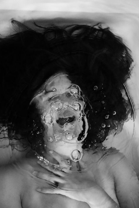 Person Submerged In Water, Fear Emotion Drawing, Fear In Art, Deep Photo Ideas, Greif In Photography, Female Body Photoshoot Ideas, Fears As Drawings, Deep Photographs Photography, Fear Photograph