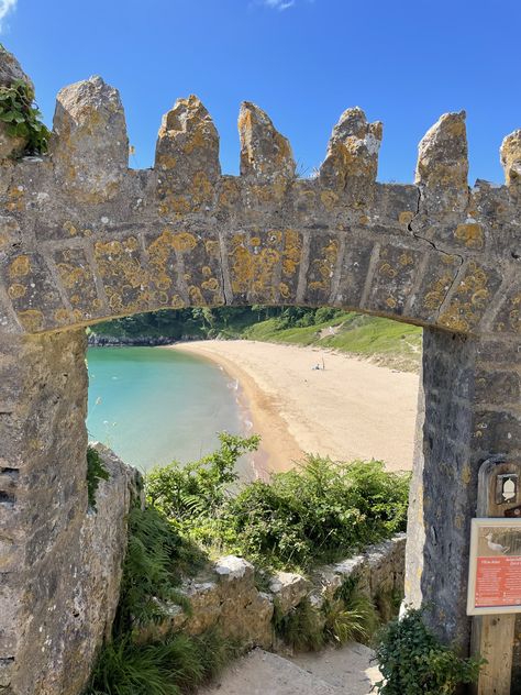 The beautiful Barafundle Bay in Pembrokeshire. Voted the best beach in Wales! Barafundle Bay, Wales Beach, Swansea Bay, Pembrokeshire Wales, Wales Travel, Summer Inspo, Swansea, British Isles, Wales