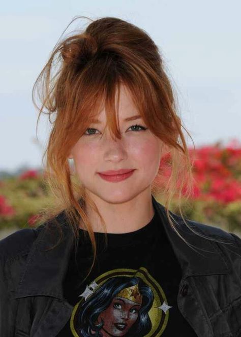 My red Haley Bennett, Beautiful Red Hair, Photography Portraits, Long Bangs, Hair Color Highlights, Trendy Hair Color, Copper Hair, Trending Hairstyles