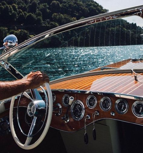 Aesthetic Outfits For Men, Riva Aquarama, Riva Boat, Gentleman Lifestyle, Lake Iseo, Boat Fashion, Yacht Life, Boats Luxury, Classic Boats