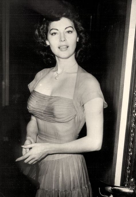 Ava Gardner, Classic Actresses, Actrices Hollywood, Hollywood Glam, Old Hollywood Glamour, Golden Age Of Hollywood, Vintage Glamour, Vintage Hollywood, Look Vintage