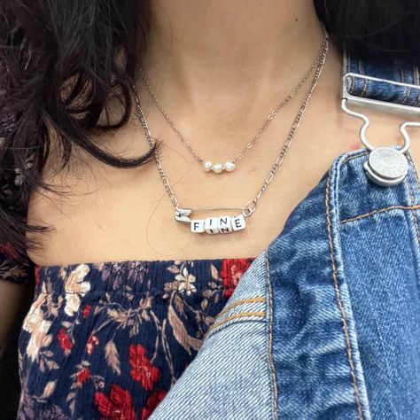 safety pin message necklace diy jewelry east to make necklace Diy Safety Pin, Bead Necklace Diy, Safety Pin Necklace, Diy Safety, Homemade Necklaces, Pin Necklace, Message Necklace, Beaded Necklace Diy, Necklace Diy