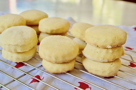 Portuguese Olive Oil Biscuit Cookies Olive Oil Cookie Recipe, Lemon Chips, Cookie Recipe With Oil, Olive Oil Biscuits, Oil Cookies, Olive Oil Cookies, Perfect Apple Pie, Lemon Shortbread, Lemon Shortbread Cookies