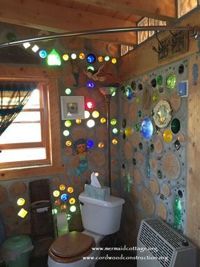 Cordwood House, Grid Building, Cordwood Homes, Wine Bottle Wall, Cord Wood, Bottle House, Earthship Home, Brick In The Wall, Fa Fal