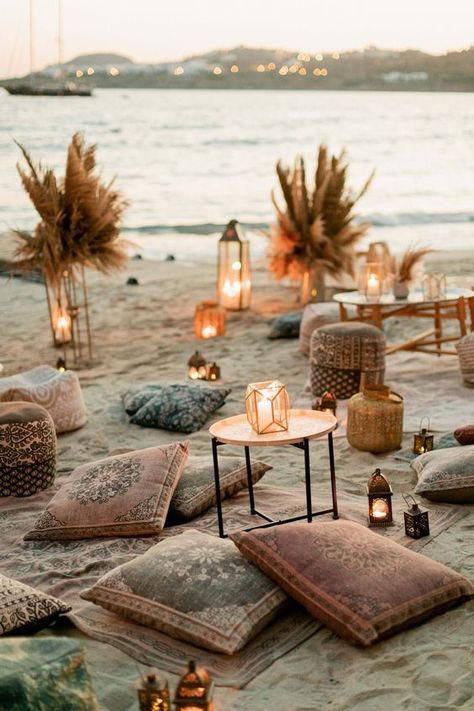 Boho Beach Wedding Arch, Boho Proposal Setup, Beach Wedding Venue Ideas, Boho Chic Beach Party, Beach Proposal Setup, Boho Beach Party, Beach Wedding Setup, Beach Setup, Bodas Boho Chic