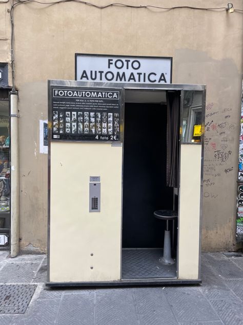 #florence #firenze #vintage #photobooth Vintage Photobooth, Vintage Photo Booths, Dance Themes, Retro Film, Film Photo, Retro Photo, Old Hollywood, Camera Roll, Old Photos