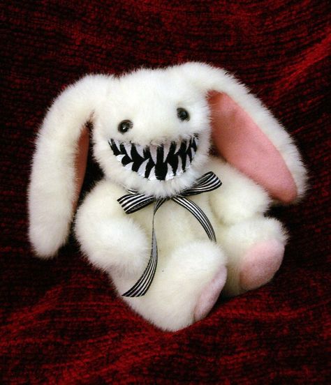 Have a devious #easter everyone! Creepy Toys Aesthetic, Creepy Cute Dolls, Rabbit Monster, Creepy Stuffed Animals, Creepy Toys, Mini Bunny, Easter Bunny Rabbit, Kawaii Plushies, Voodoo Dolls