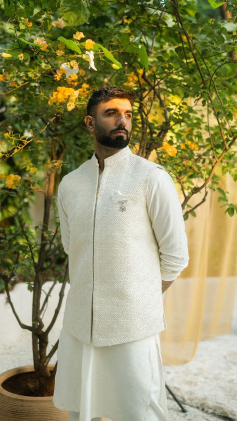 White Kurta Men, White Indian Outfit, Sherwani For Men Wedding, Wedding Kurta For Men, Wedding Ready, Kalki Fashion, Sherwani For Men, Kurta Men, Kurta Style