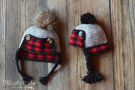 FREE Crochet Pattern: Crochet Baby Plaid Trapper Hat | Make this adorable rustic plaid hat for baby this winter! Includes three sizes. Trapper Hat Crochet, Trapper Hat Pattern, Check Crochet, Crochet Plaid, Children Hats, Crochet Caps, Plaid Crochet, Plaid Hat, Hats Crochet