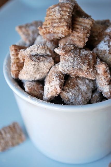 Cinnamon Churro Chex Mix.  Seriously so so good! Chex Snack Mix, Chow Puppy, Puppy Chow Recipes, Rice Cereal, Puppy Chow, Oreo Dessert, Chex Mix, Butter Chocolate, Snacks Für Party