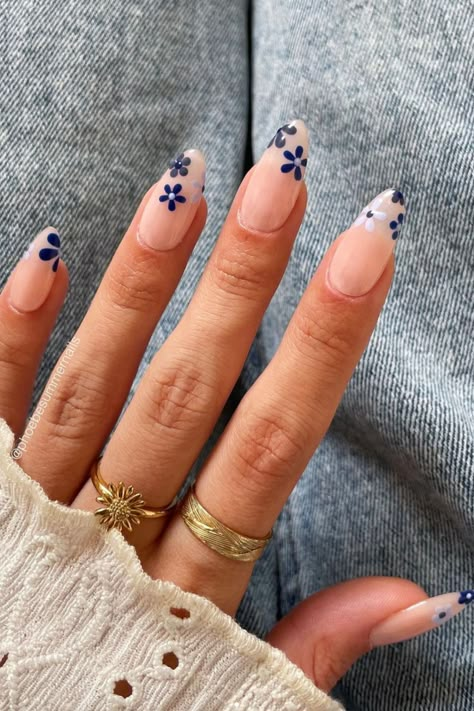 59 Flower Nail Designs You'll Absolutely Love! Navy Nails, Navy Blue Nails, Graduation Nails, Valentine Nails, Floral Nail Designs, Summery Nails, Flower Nail Designs, Cute Summer Nails, Blue Nail Designs