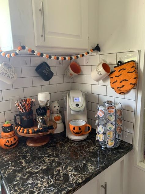 Fall Mobile Home Decor, Halloween Decorations Studio Apartment, Halloween Aesthetic House Decor, Fall Decor Ideas For Small Kitchen, Cute Halloween Kitchen Decor, Small Kitchen Halloween Decor, Halloween Decorations Small House, Cute Indoor Halloween Decor, Coffee Bar Ideas Halloween