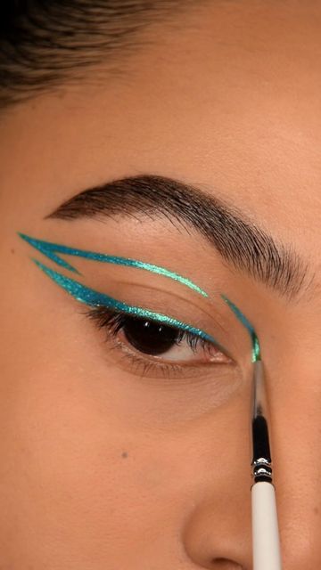 Glitter Graphic Liner, Duochrome Eyeliner, Liner Makeup, Glitter Liner, Event Makeup, Liner Brush, School Of Rock, Graphic Liner, January 3