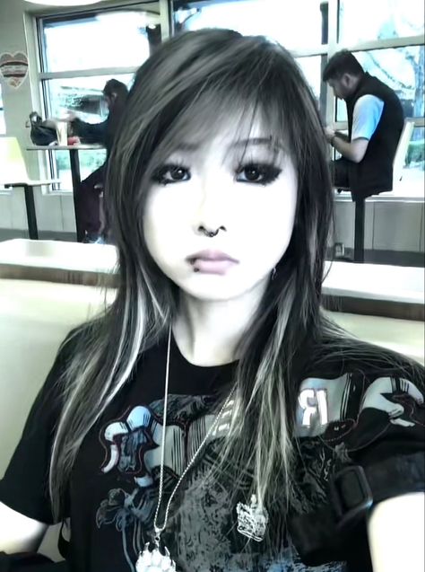 Scene Tiktok, Emo Girl Hair, Scene Haircuts, Emo Haircuts, Emo Hairstyle, Tattoo Nails, Hairstyles Anime, Skunk Hair, Short Scene Hair