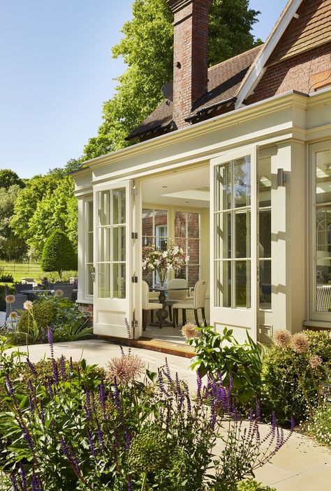 English Sunroom Interior, Garden Home Exterior, English House Kitchen, Country Home Architecture, English Country Home Aesthetic, English Cottage Conservatory, English Countryside House Exterior, English Homes Interiors Country Cottages, English Country Sunroom