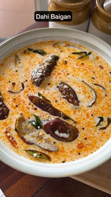 Dahi Recipe, Baigan Recipes, Odia Food, Gravy Recipes, Curries, Food Items, Indian Food, One Pot, Gravy