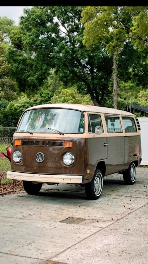 Vw Hippie Van, Vw Samba Bus, Old Van, Van Volkswagen, Vans Aesthetic, Retro Van, Volkswagen Camper Van, Vw Vanagon, Car Things