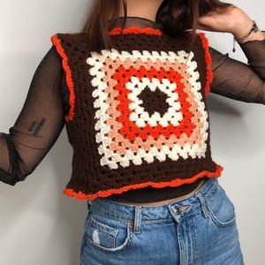 Crochet Vest Brown, Brown Yarn Crochet Ideas, Brown Crochet Ideas, Styling A Sweater Vest, Crochet Fall Sweater, Crochet Vest Outfit, Dropping Out Of College, Crochet Vest Pattern, Crochet Girls