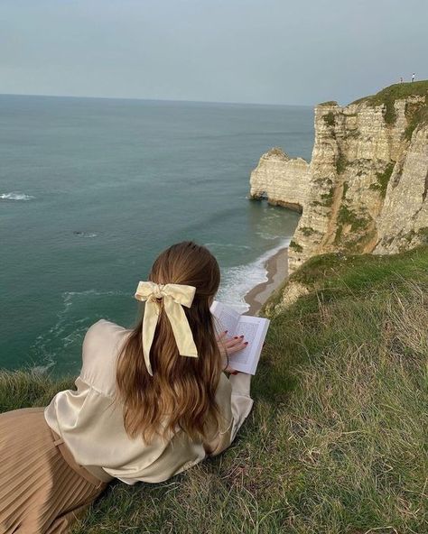 New Year Look, Behati Prinsloo, Escape Reality, Classy Aesthetic, Mode Inspo, Book Aesthetic, Aesthetic Photo, Parisian Style, How Beautiful