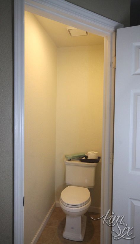 Small Water Closet Ideas, Small Water Closet, Toilet Room Door, Water Closet Ideas, Water Closet Makeover, Water Closet Decor, Small Corner Decor, Toilet Closet, Closet Mirror