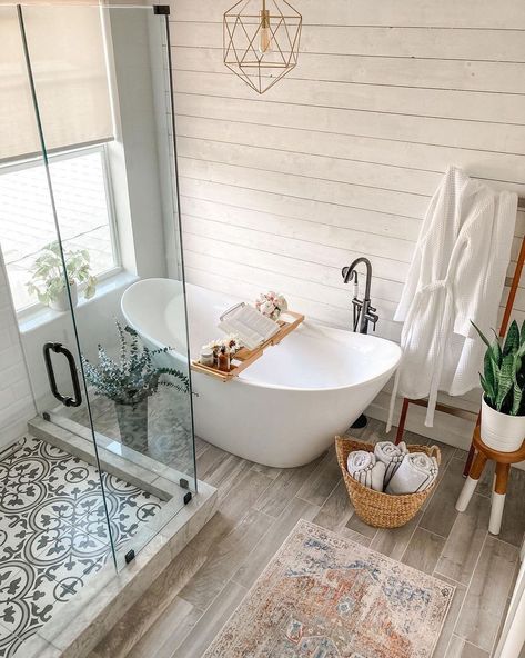 Handmade Home Decor on Instagram: “@xomyhome⁠ has 5 brilliant steps to create a calming and intimate feel in a room, and we're absolutely here for it! 👏⁠⠀ ⁠⠀ 1. If you can,…” Budget Friendly Master Bath, Boho Master Bath Ideas, Bath Ensuite, Live Edge Dining Room, Bedroom With Bath, Farmhouse Inspiration, Soaker Tub, Master Bath Remodel, Simple Budget